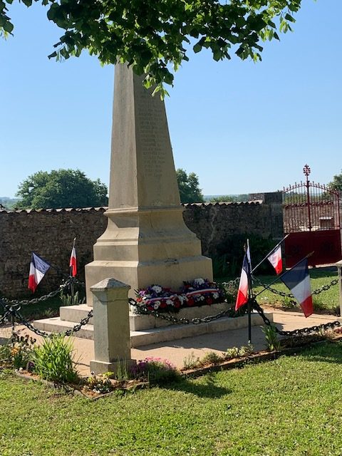 Rendez-vous au monument aux morts à 11h45